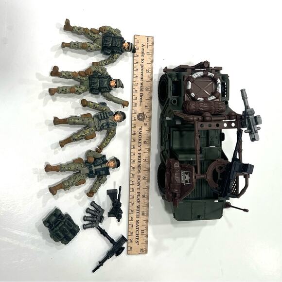 Chap Mei 2008 US ARMY military vehicle action figures and accessories 4” scale - Picture 8 of 15